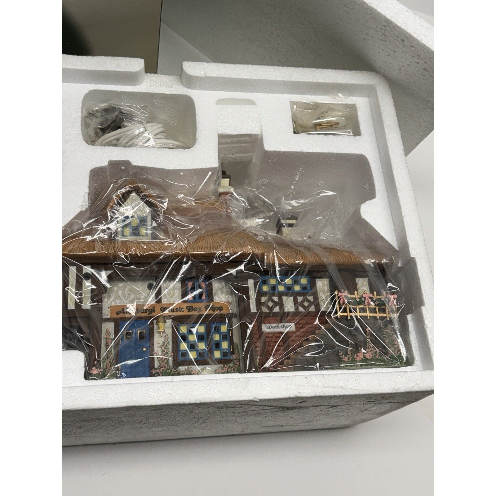 VINTAGE Dept 56 Dickens: Aldeburgh Music Box Shop Gift Set - Ltd Edition 58442