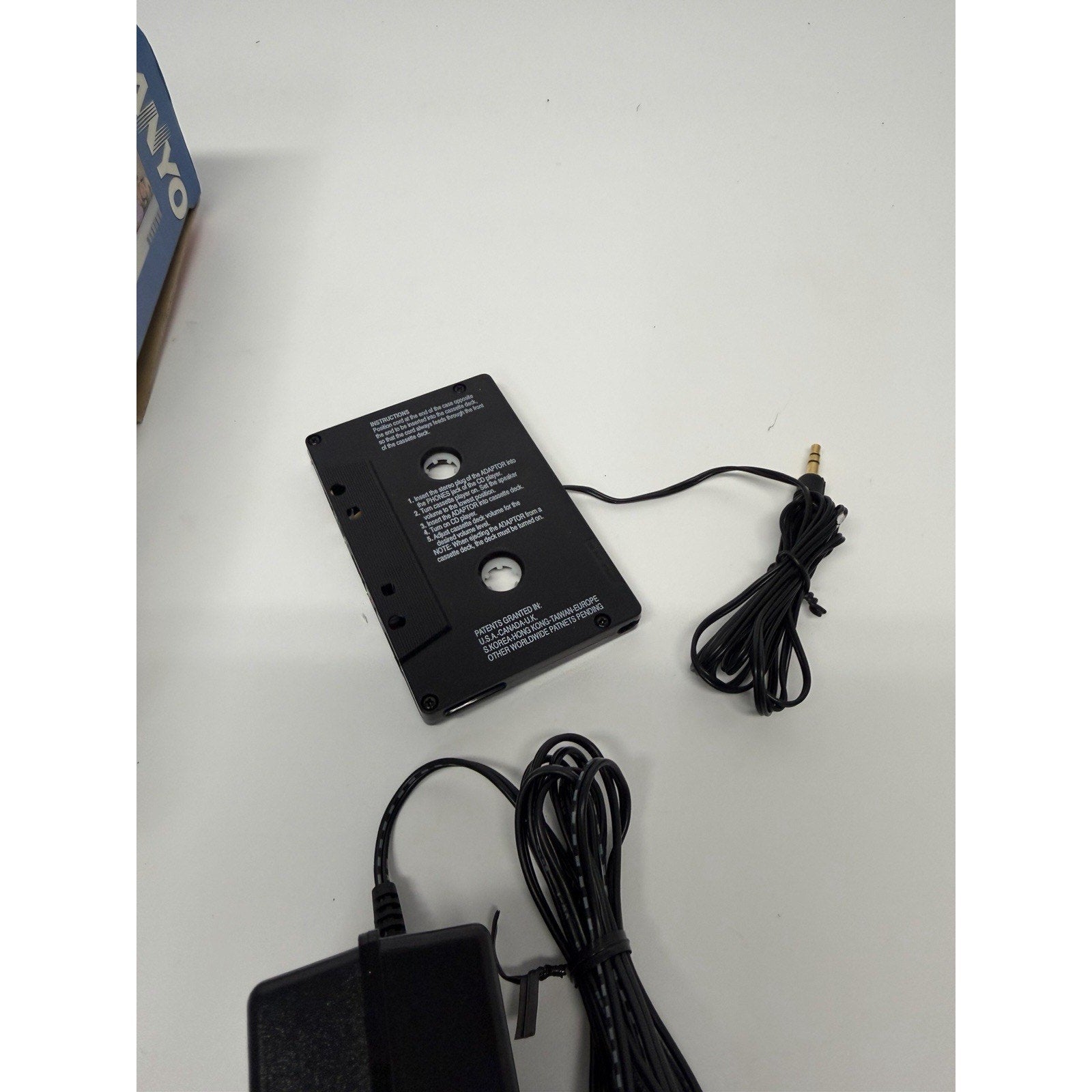 VINTAGE SANYO Portable CD Player Compact Disc Anti Shock CDP-650 WORKS!