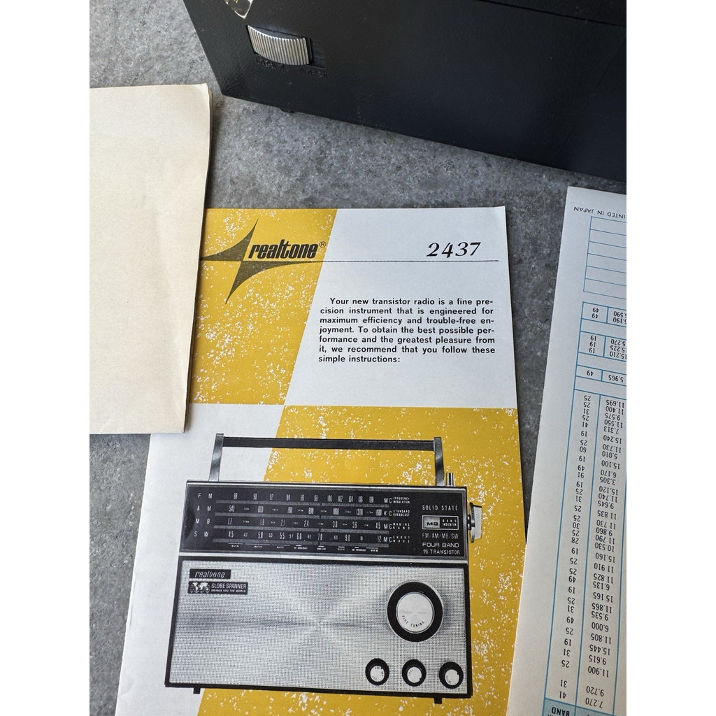 Vintage Realtone Solid State Radio AM FM 2437 Globe Spanner w/Box & Manual