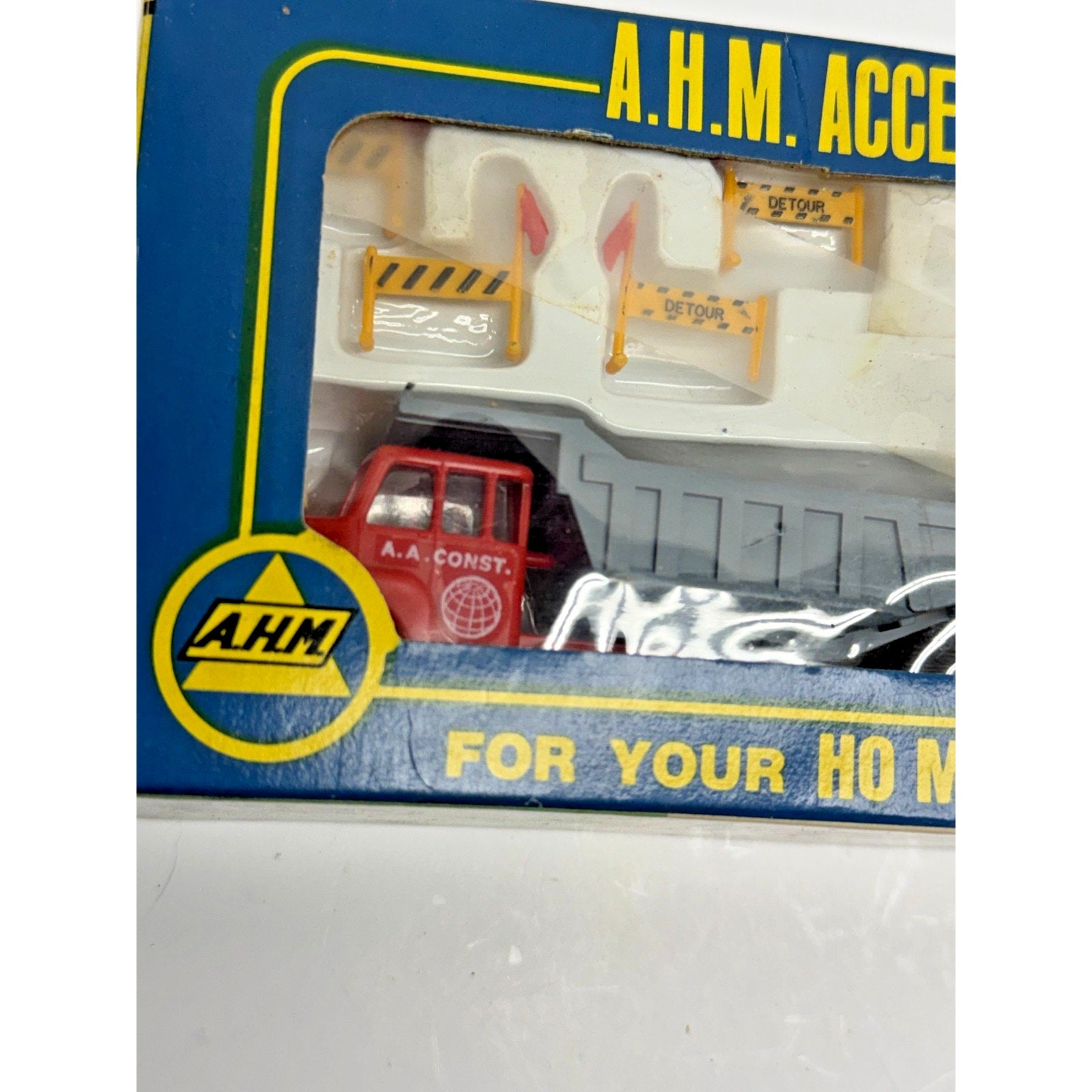 Vintage AHM HO Scale Construction Set w/ Dump Truck, Barriers Traffic Cones 5614