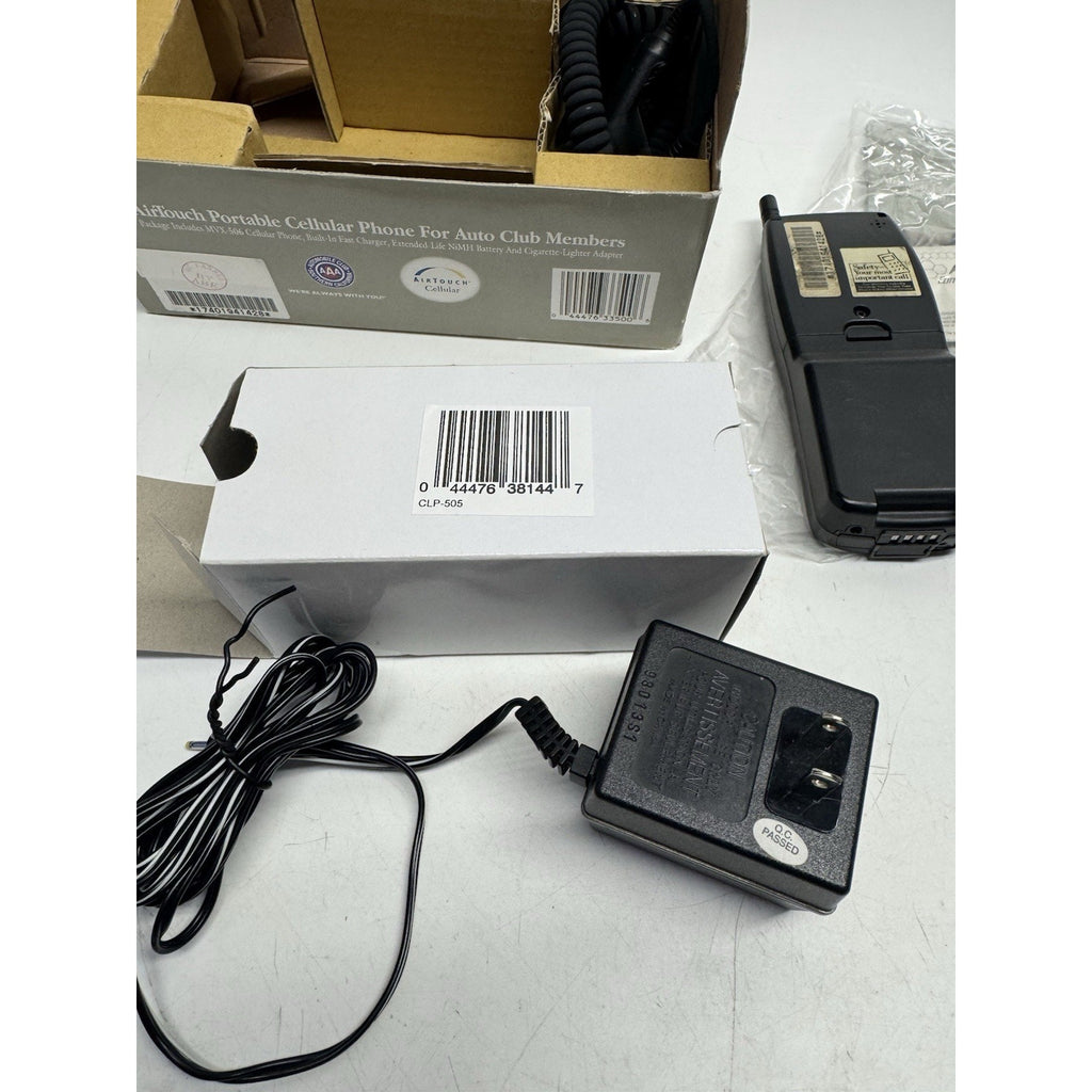 Vintage 1998 NOS Audiovox Airtouch MVX506AAA Wireless Portable Cellphone