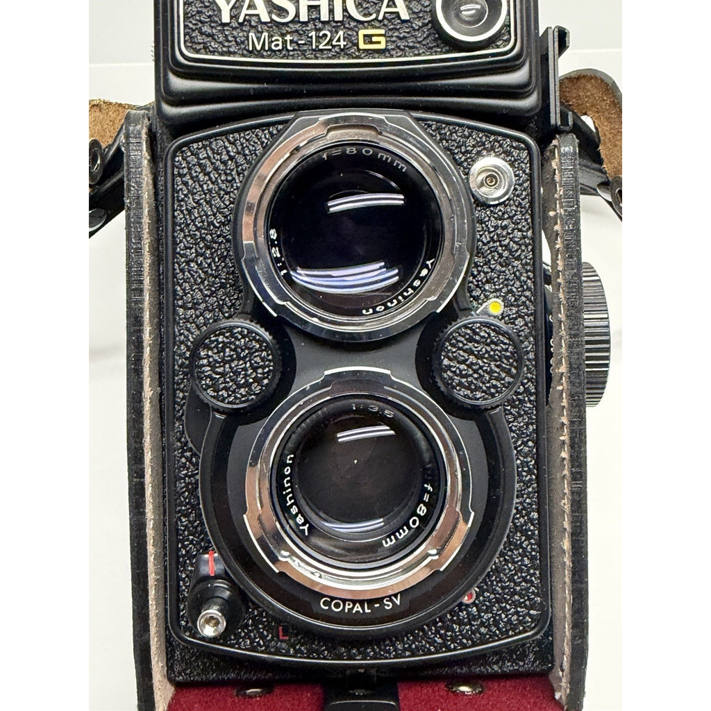 VINTAGE Yashica Mat 124 G Medium Format TLR With Case ~~ Pristine Condition