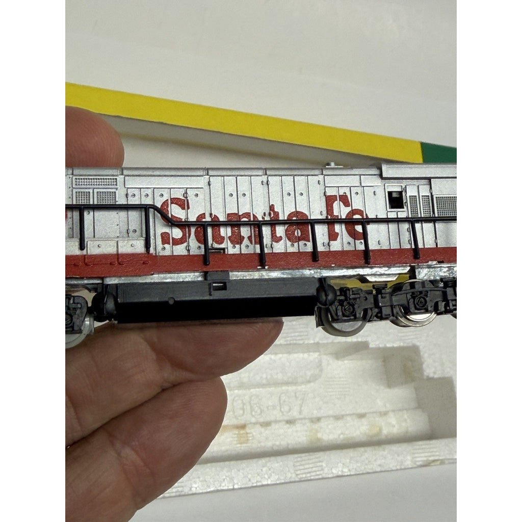 Vintage NOS Minitrix N Scale 51 2006 00 Santa Fe Diesel Locomotive #576