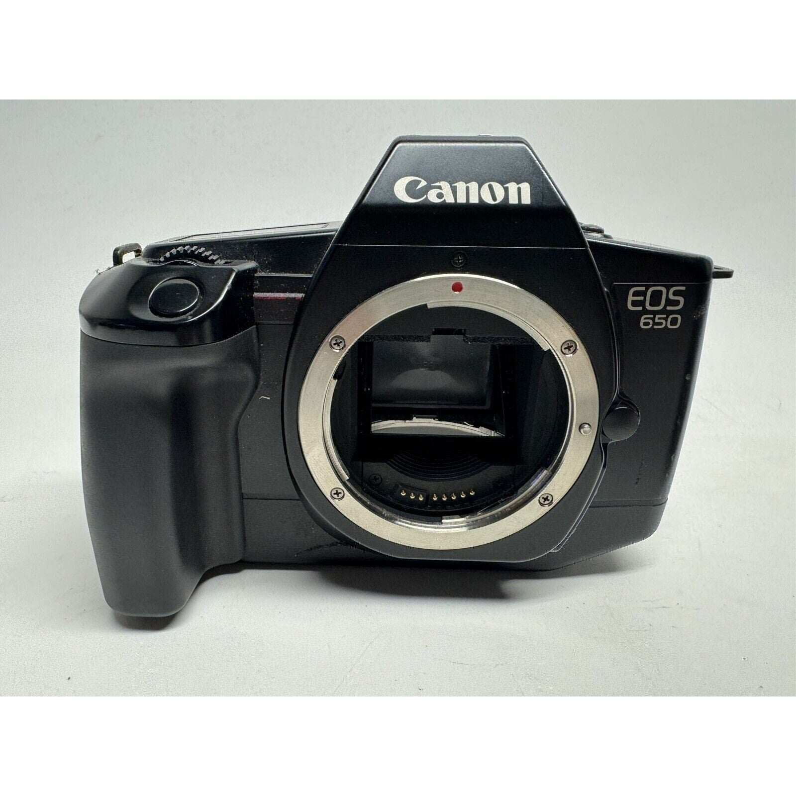 VINTAGE Canon EOS 650 35mm SLR Film EF Lens Mount Camera Body Only UNTESTED