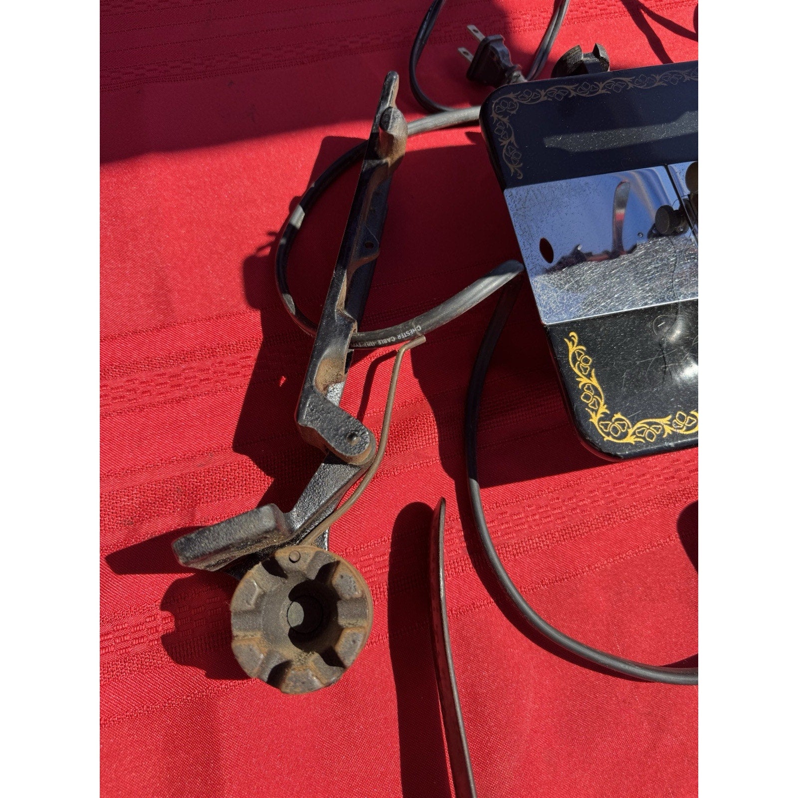 Vintage 1950’s Singer 15-91 Sewing Machine With Foot Pedal & Accessories