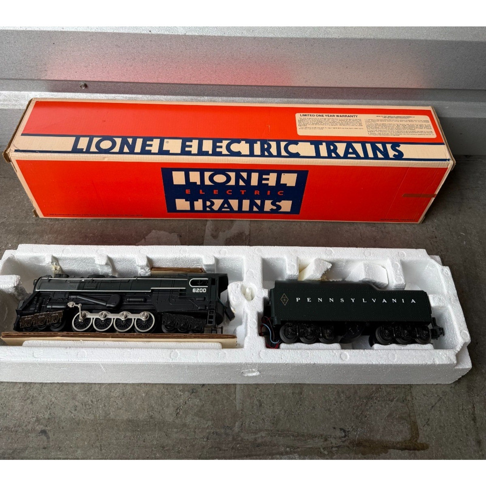 VINTAGE NOS LIONEL Pennsylvania S-2, 6-8-6 Steam Turbine and Tender (6-8404)