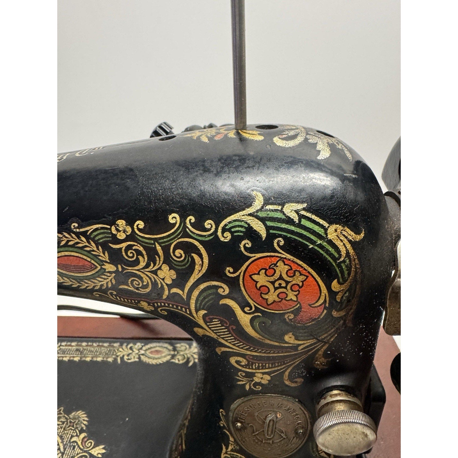 VINTAGE Singer 66, “Red Eye” G Series 1918 Friction Motor Bent Wood Case