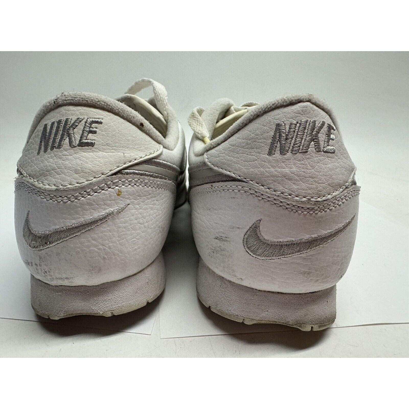 Nike Stamina Shoes Womens Size 9.5 White 172018-102 Training Swoosh Sneakers