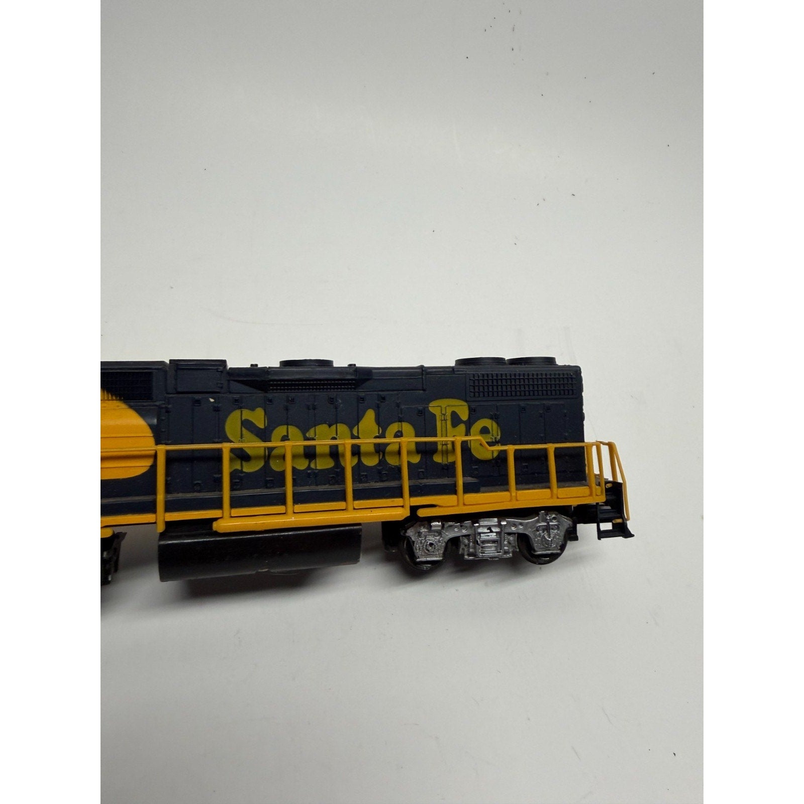 VTG HO Life-Like GP38-2 #3500 Santa Fe Powered Diesel Locomotive, Untested