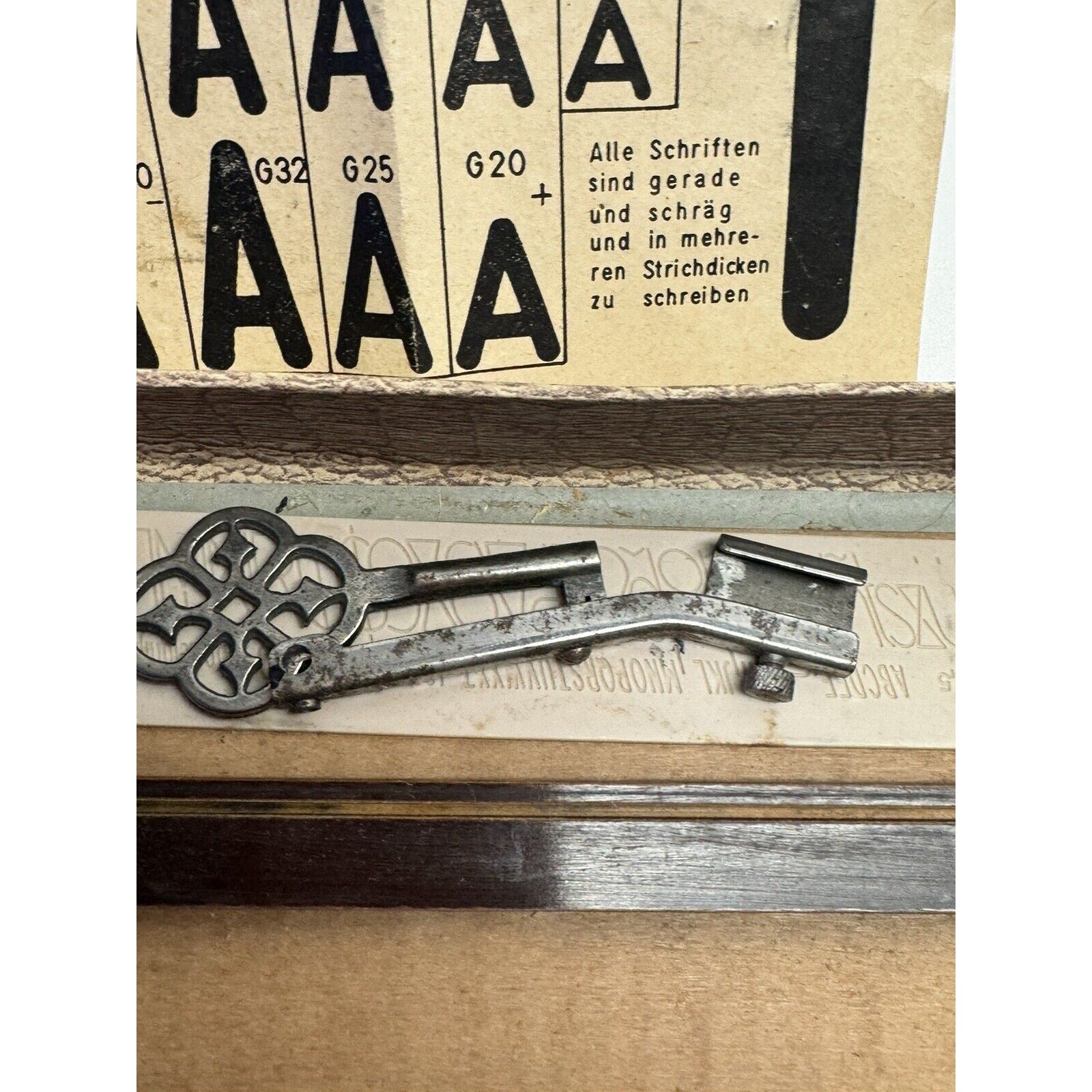 RARE NOS Vintage Writing instrument DINGRAPH SCHRIFTEN Inscriptions Alphabet
