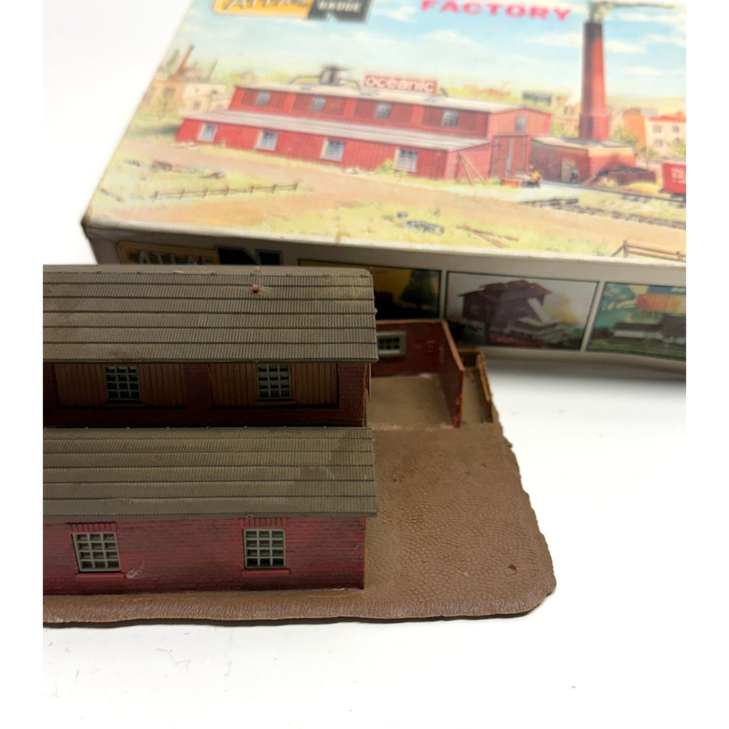 Vintage N 1/160 Scale Atlas Plastic Kit 2882 Factory (Some parts missing)