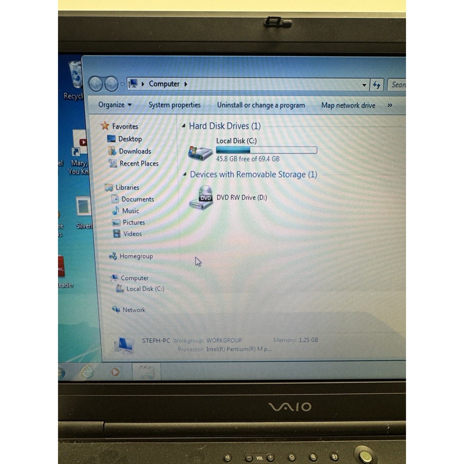 Vintage Sony Vaio PCG-8QEL Pentium Windows 7 DVD 1.25GB RAM 70GB Hard 15"