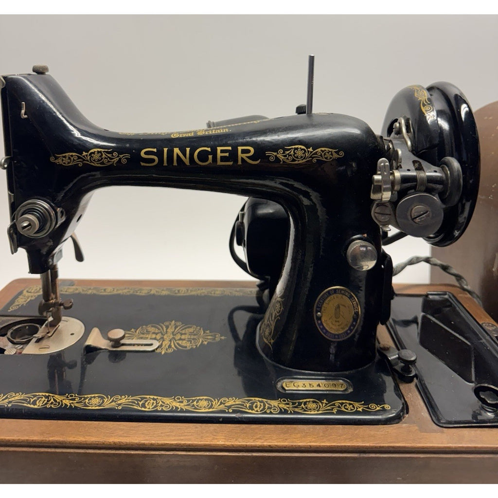 VINTAGE Singer 1924 Model 99 Sewing Machine W/Pedal & Extras