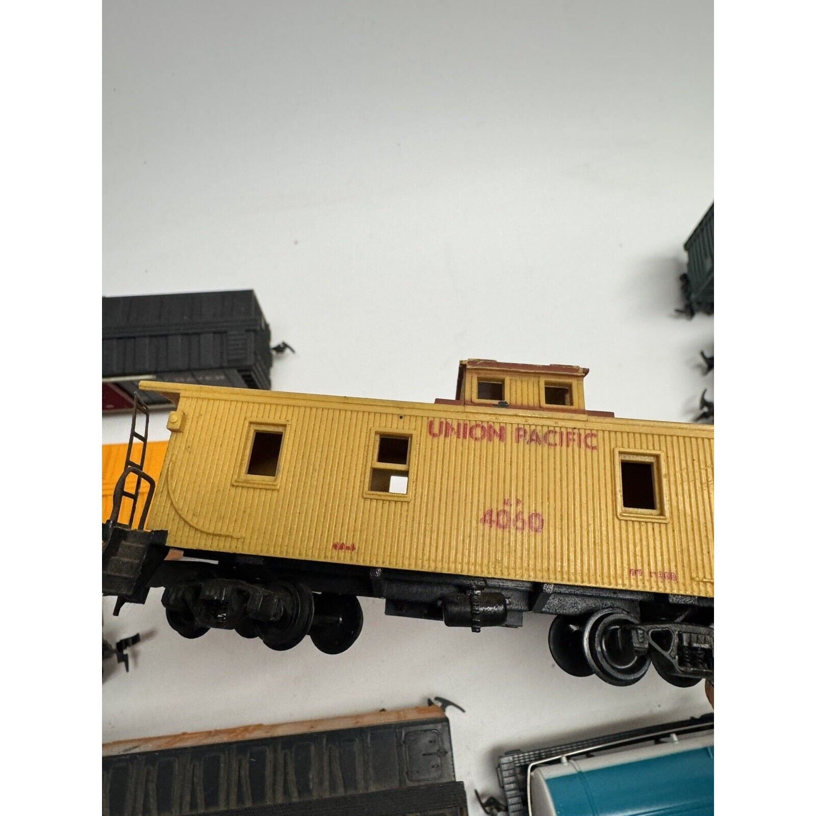 Vintage Lot of 20 Trains New Haven, Southern, Evergreen, Union Pacific, Wesson
