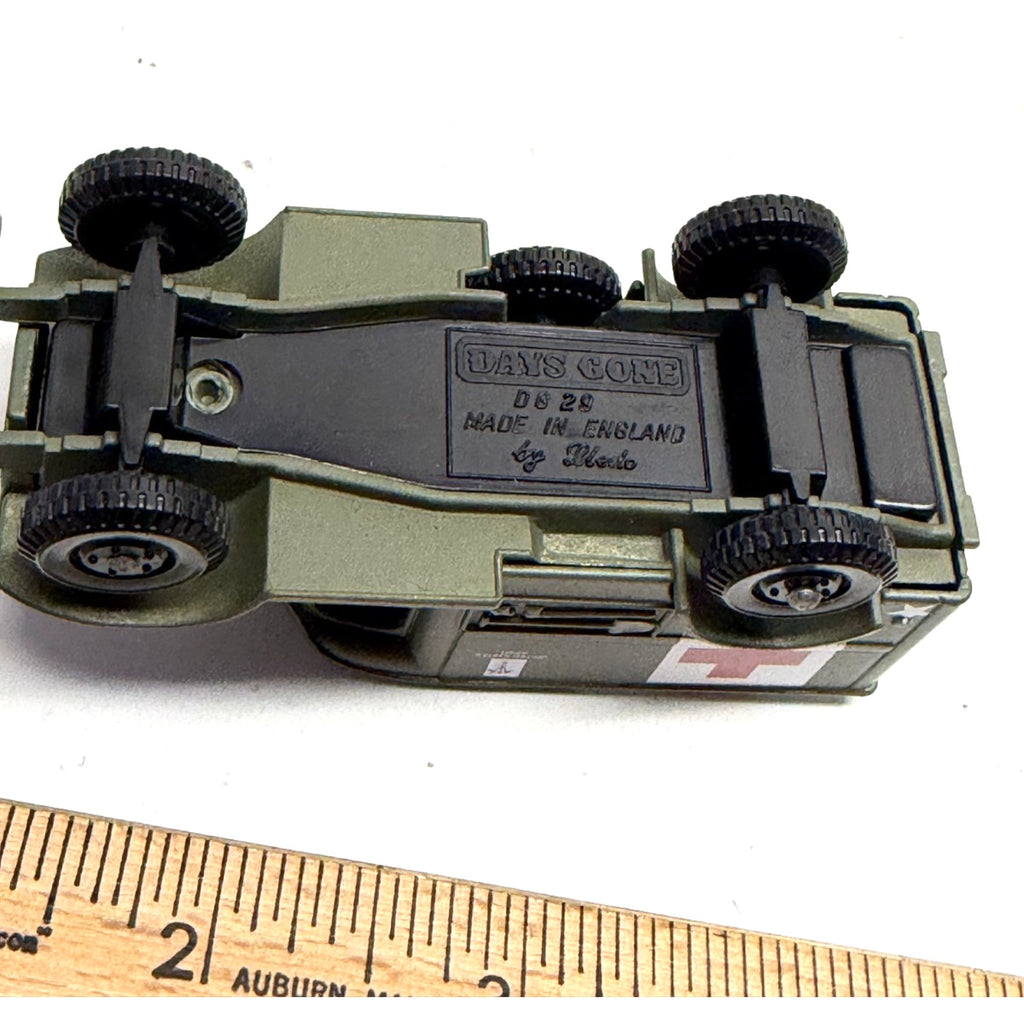 Vintage Lledo Days Gone 1942 Dodge 4x4 U.S. Field Ambulance diecast model