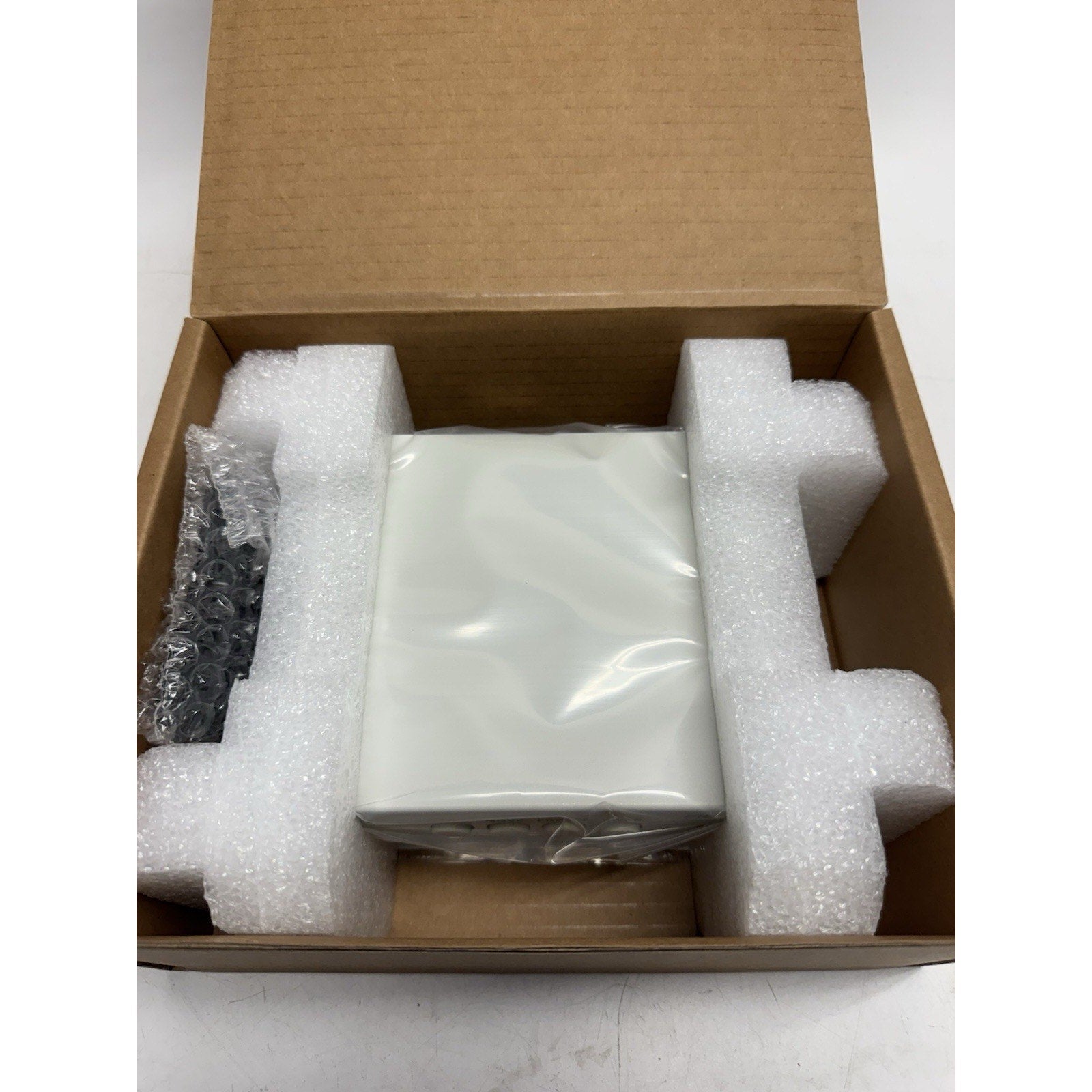 SEALED NEW AVE PIPc-Pro Picture-in-Picture Screen Splitter BNC