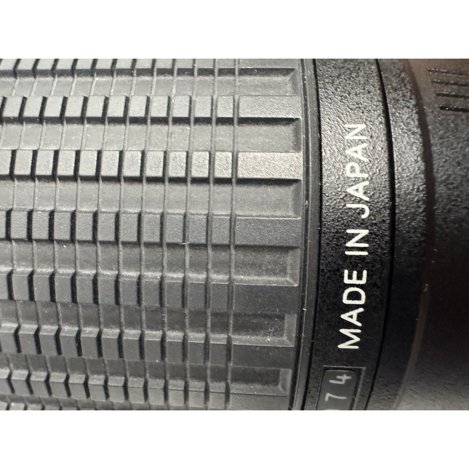 Tamron LD AF Di ll LD Macro 55-200mm f/4.0-5.6 LD Di-II AF SLR Camera Lens Hood