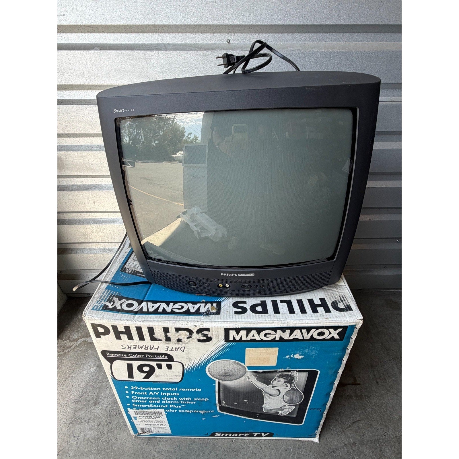 VINTAGE NOS 19" Philips Magnavox PR1920 Retro Gaming CRT TV - W/ Manual