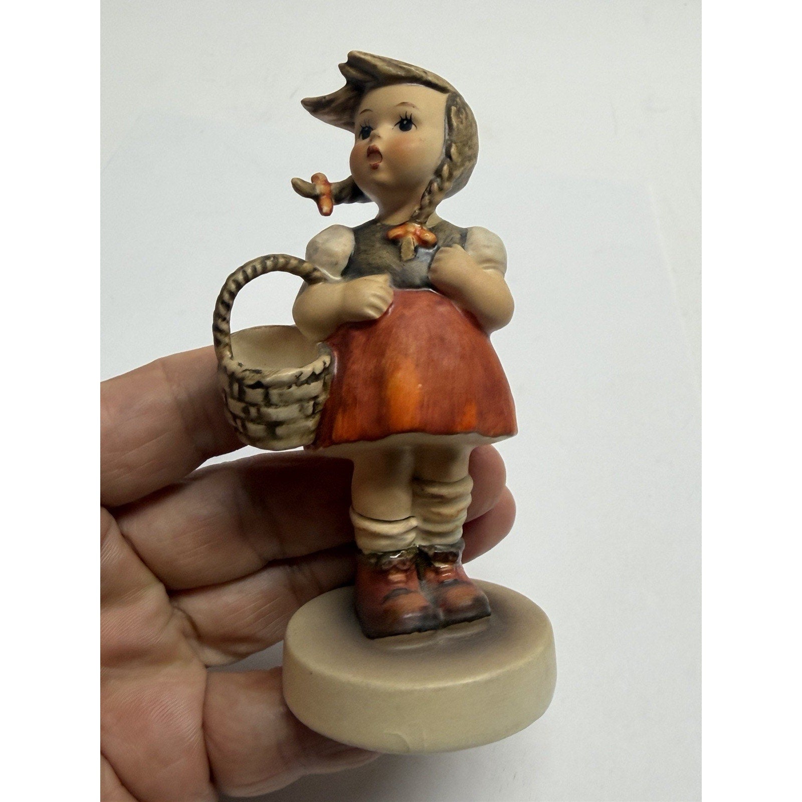 Vintage M.I. Hummel Figurine “Little Shopper” #96 Goebel W. Germany