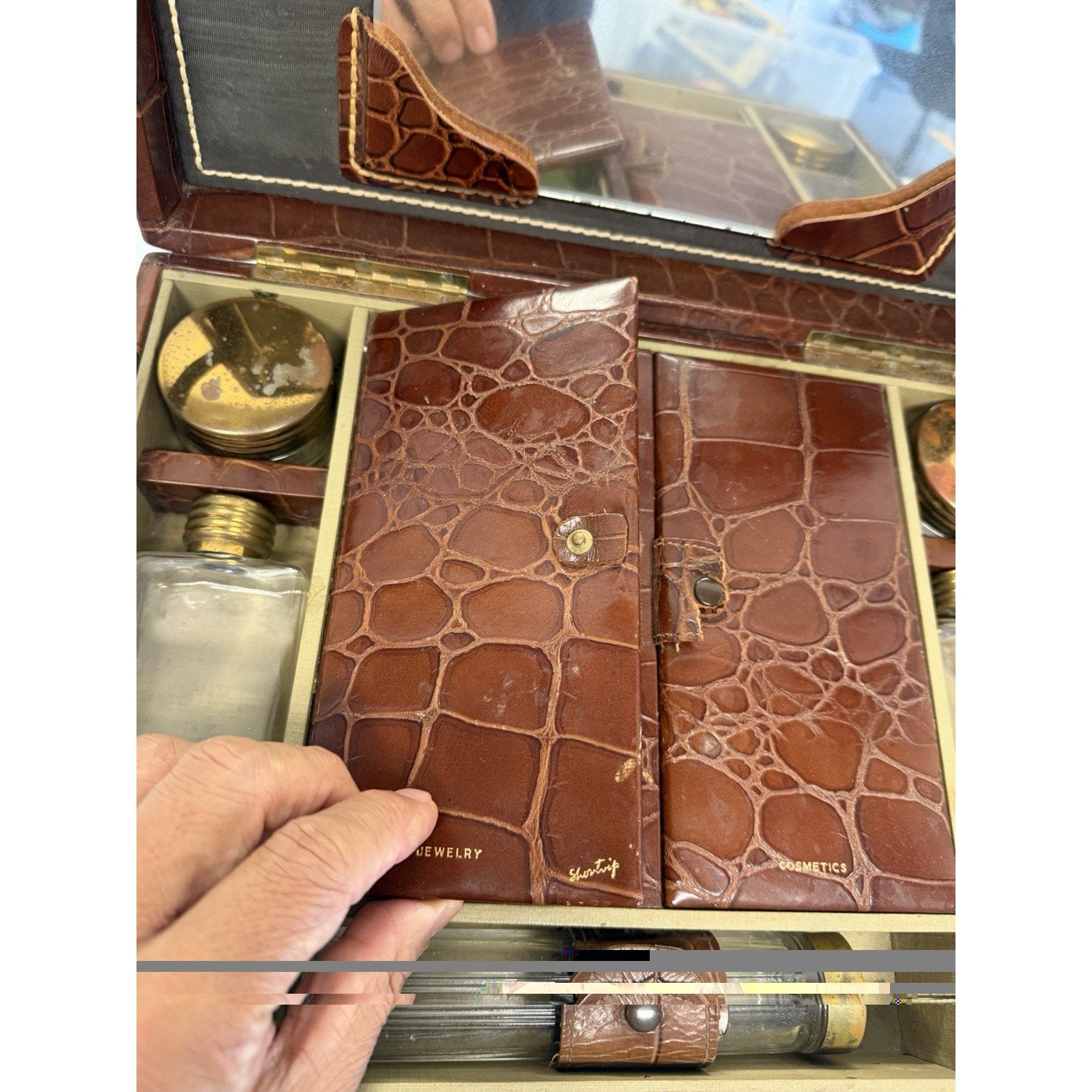 VINTAGE Saks Fifth Avenue NY Alligator-Embossed Leather Vanity Case
