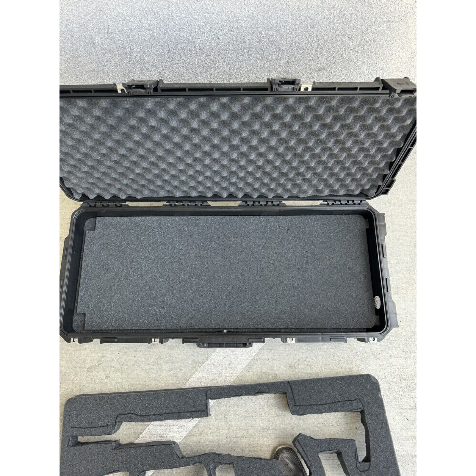 VINTAGE SKB i-Series Bow/Rifle Case IP67 RATED Water Proof w/Wheels 38" Long