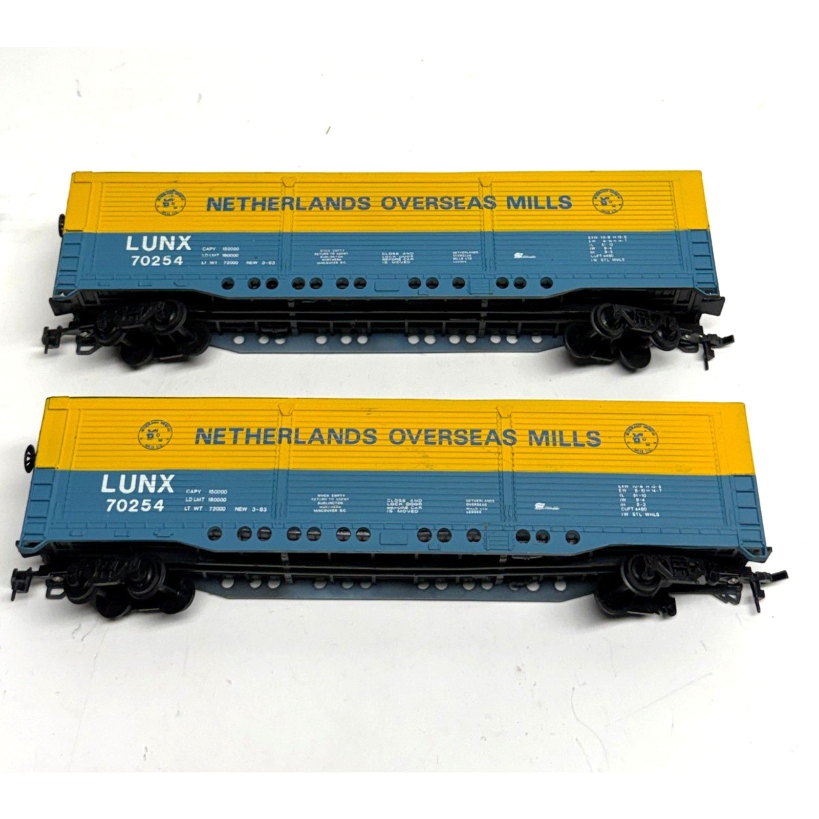 VTG NEW Lot of 2 Bachmann Box Car Netherlands Overseas Mills LUNX 70254