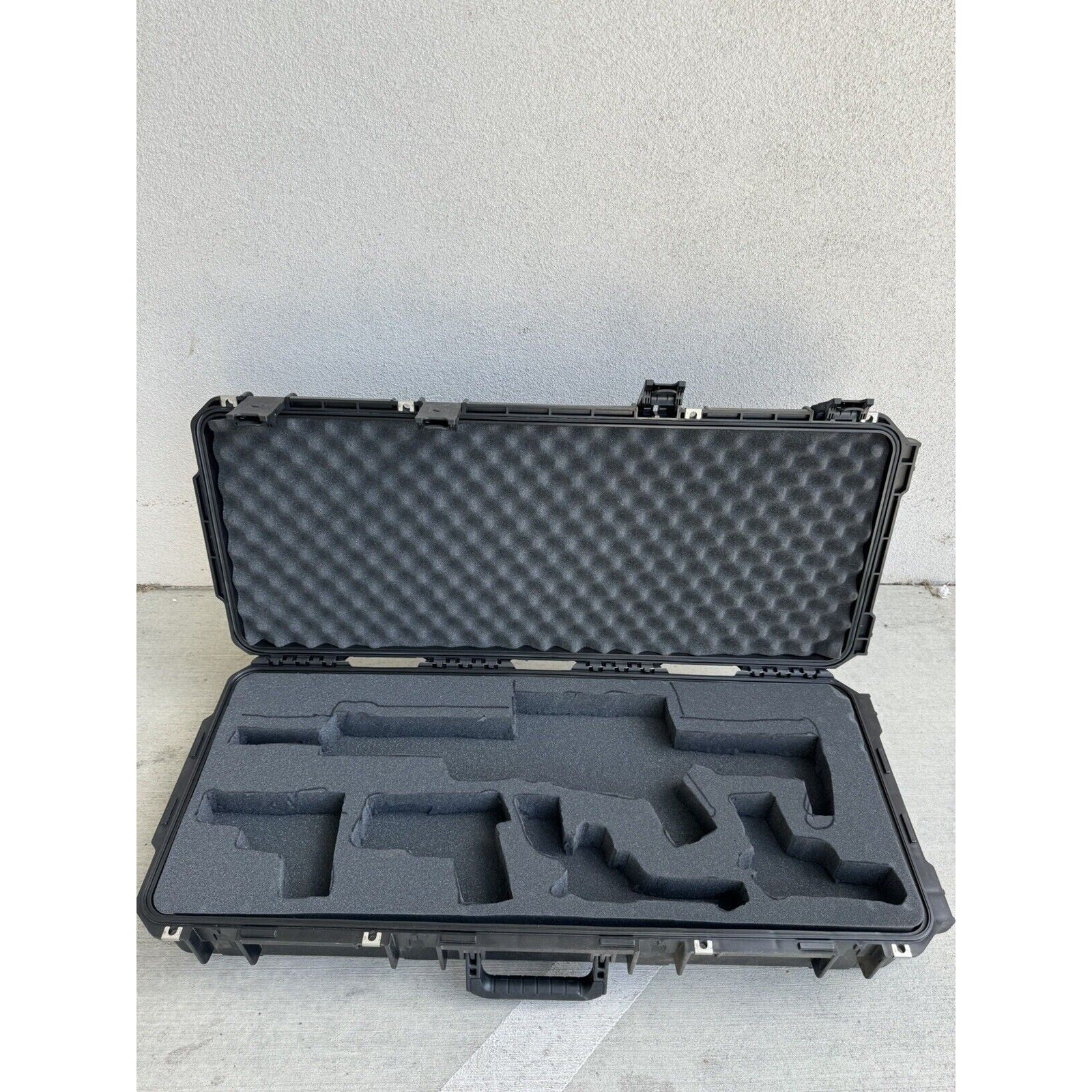 VINTAGE SKB i-Series Bow/Rifle Case IP67 RATED Water Proof w/Wheels 38" Long