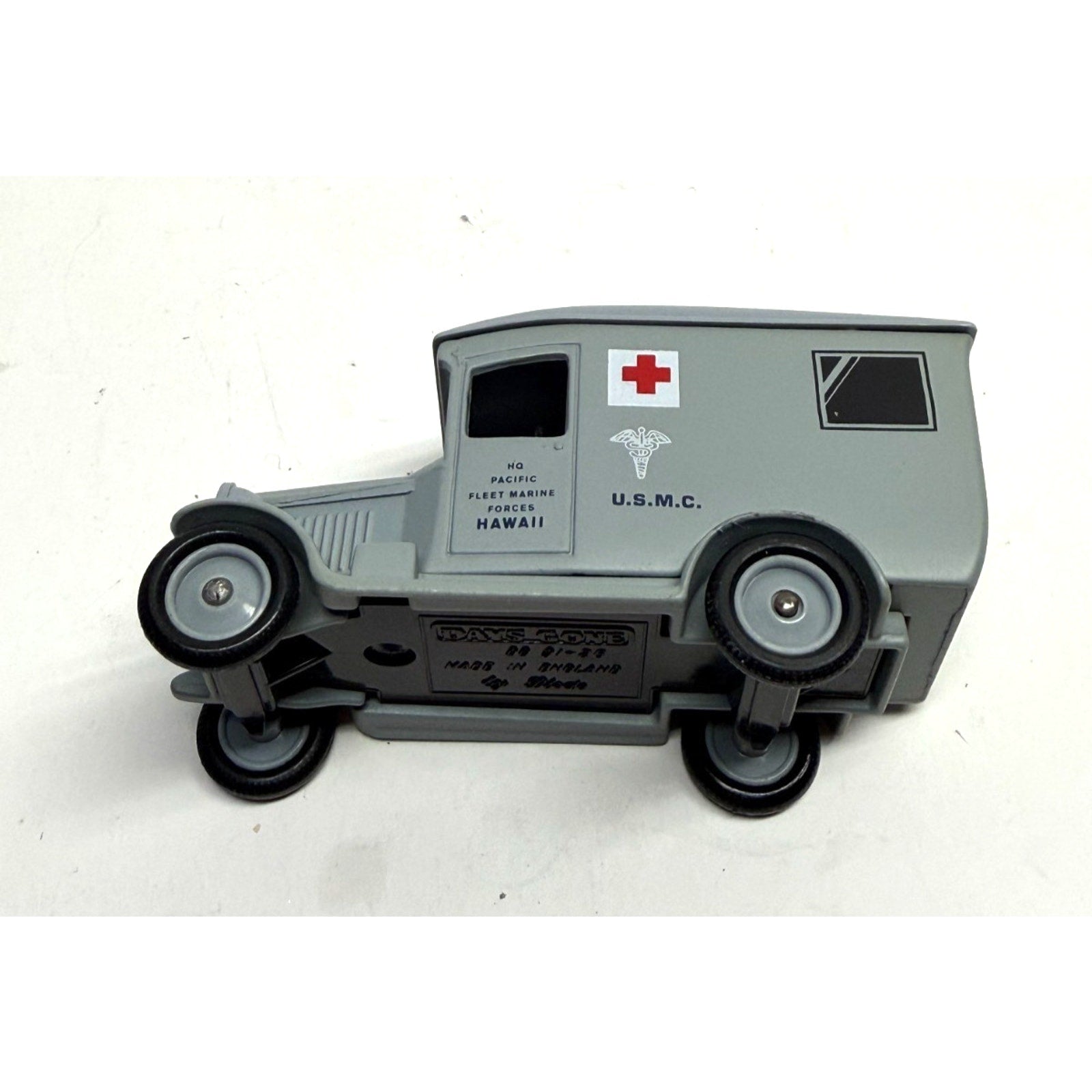VTG Lledo "Days Gone" die-cast model of a U.S. Marine Corps ambulance