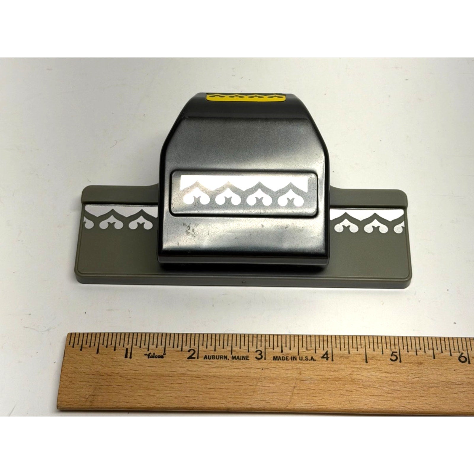 VINTAGE EK Success Scalloped Border Paper Punch Scrapbooking Craft Tool