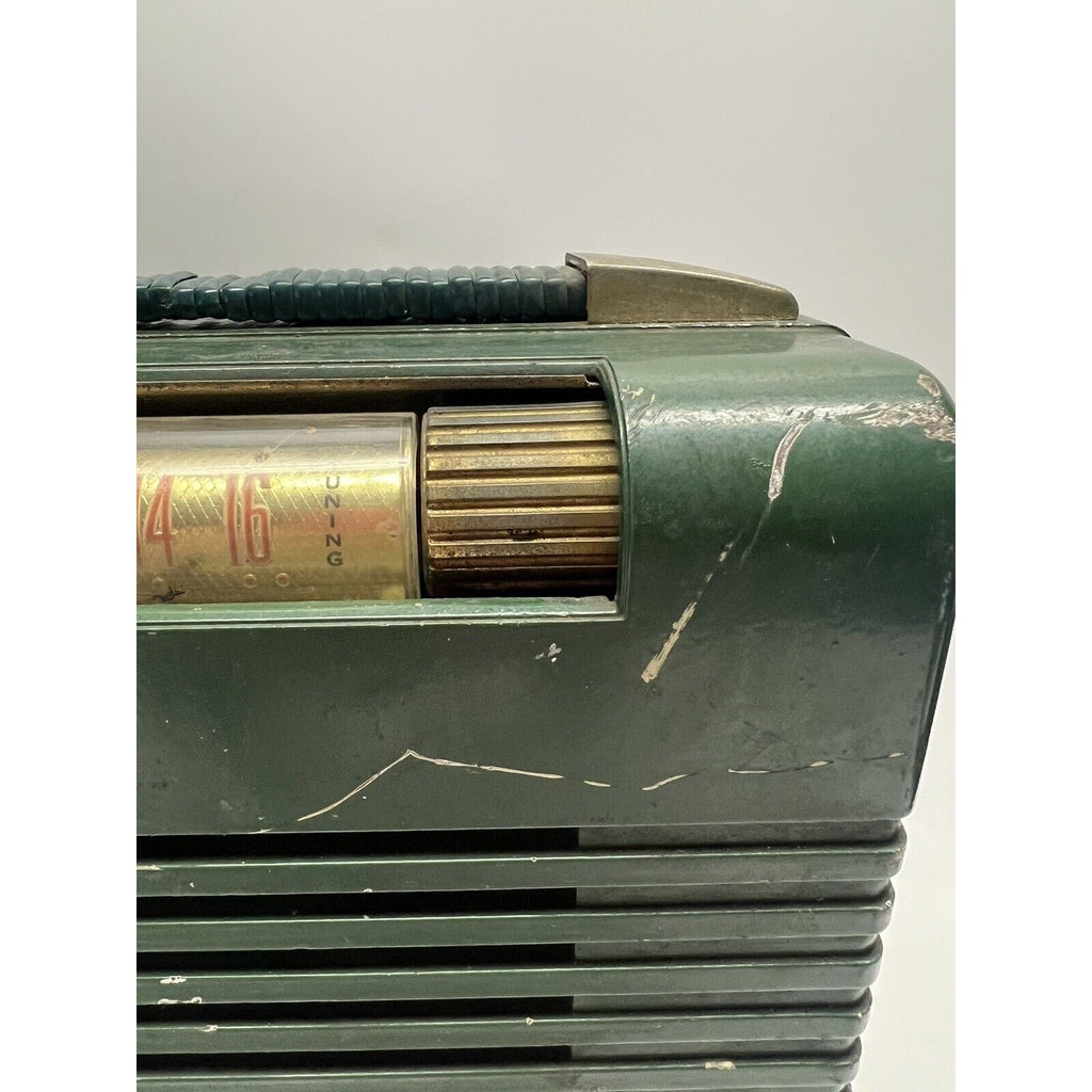 Vintage 50s Sears Roebuck SILVERTONE 2022 Radio Green/Gold Power On :Nd Repair