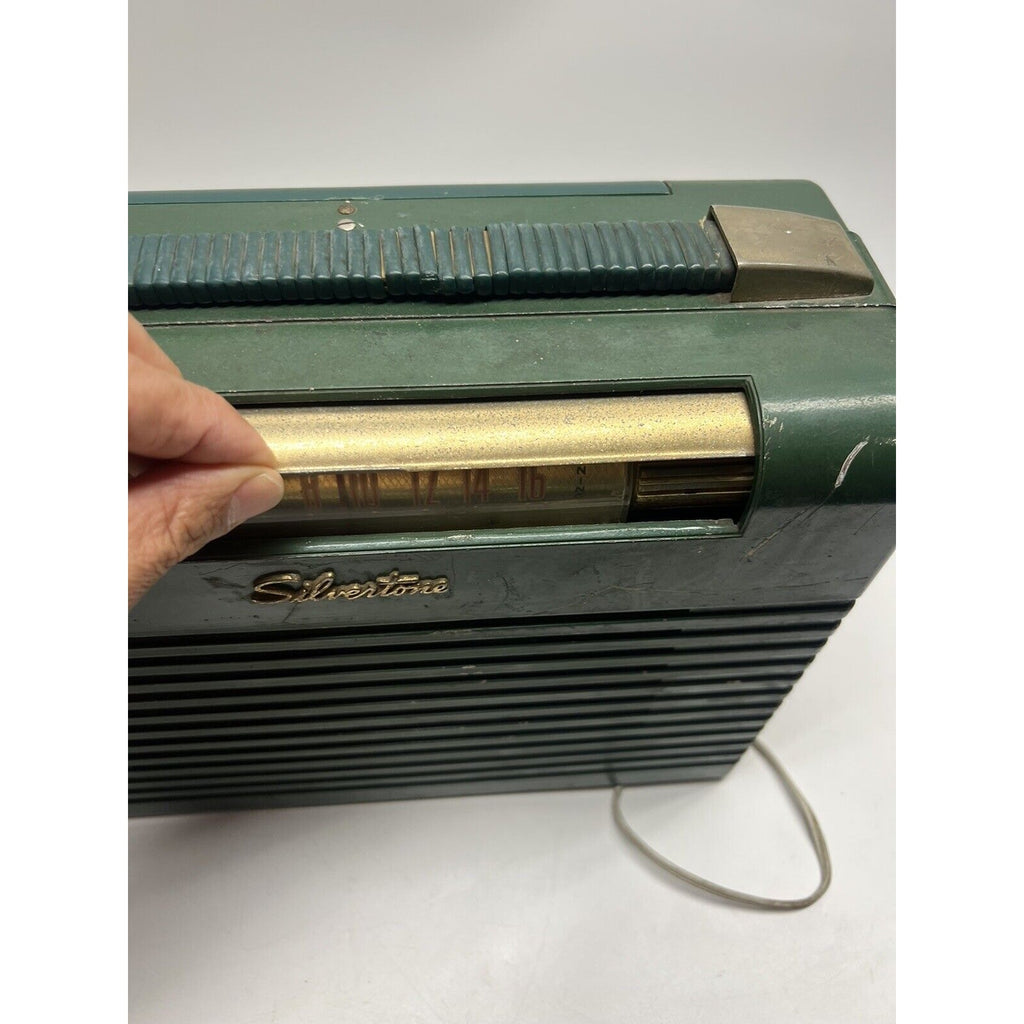 Vintage 50s Sears Roebuck SILVERTONE 2022 Radio Green/Gold Power On :Nd Repair
