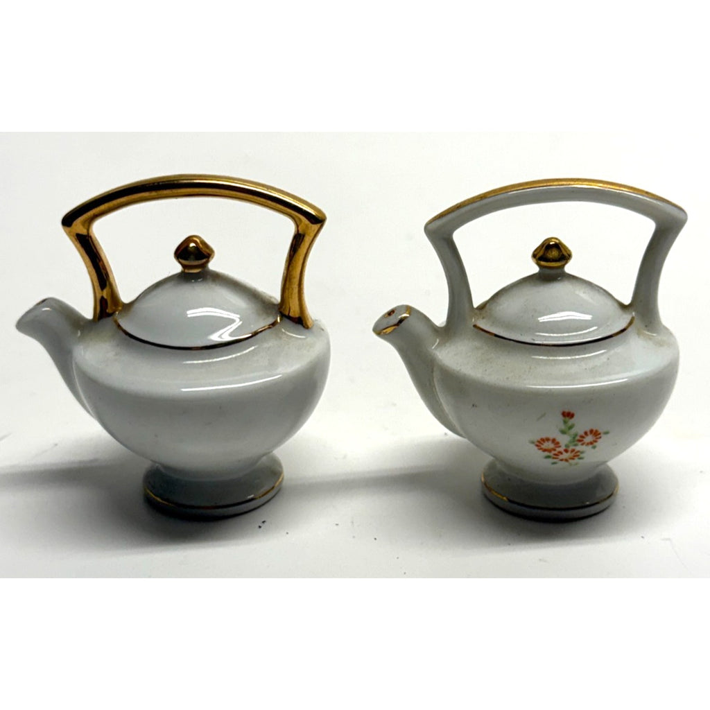 Vintage Niagara Falls, ny. mini tea pot shape salt & Pepper set Occupied Japan