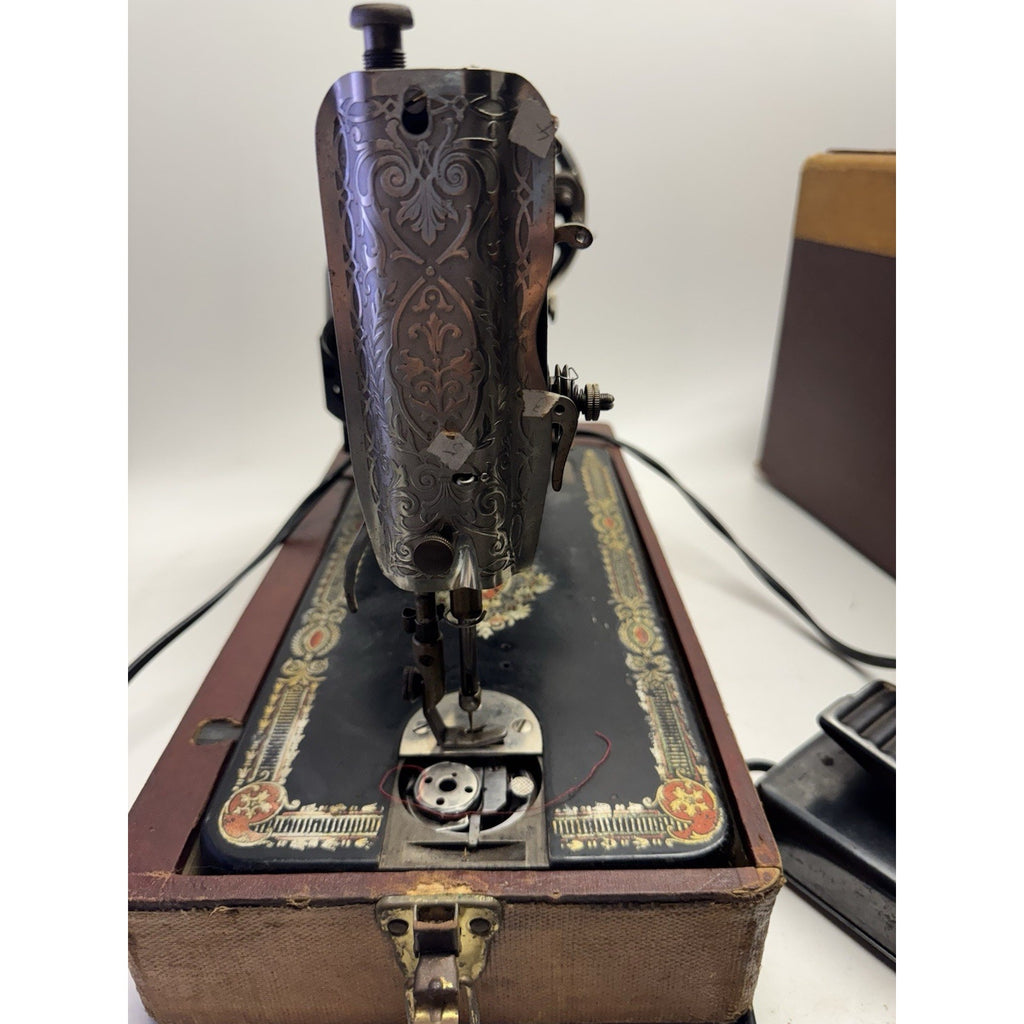 VINTAGE Singer 66, “Red Eye” G Series 1918 Friction Motor Bent Wood Case