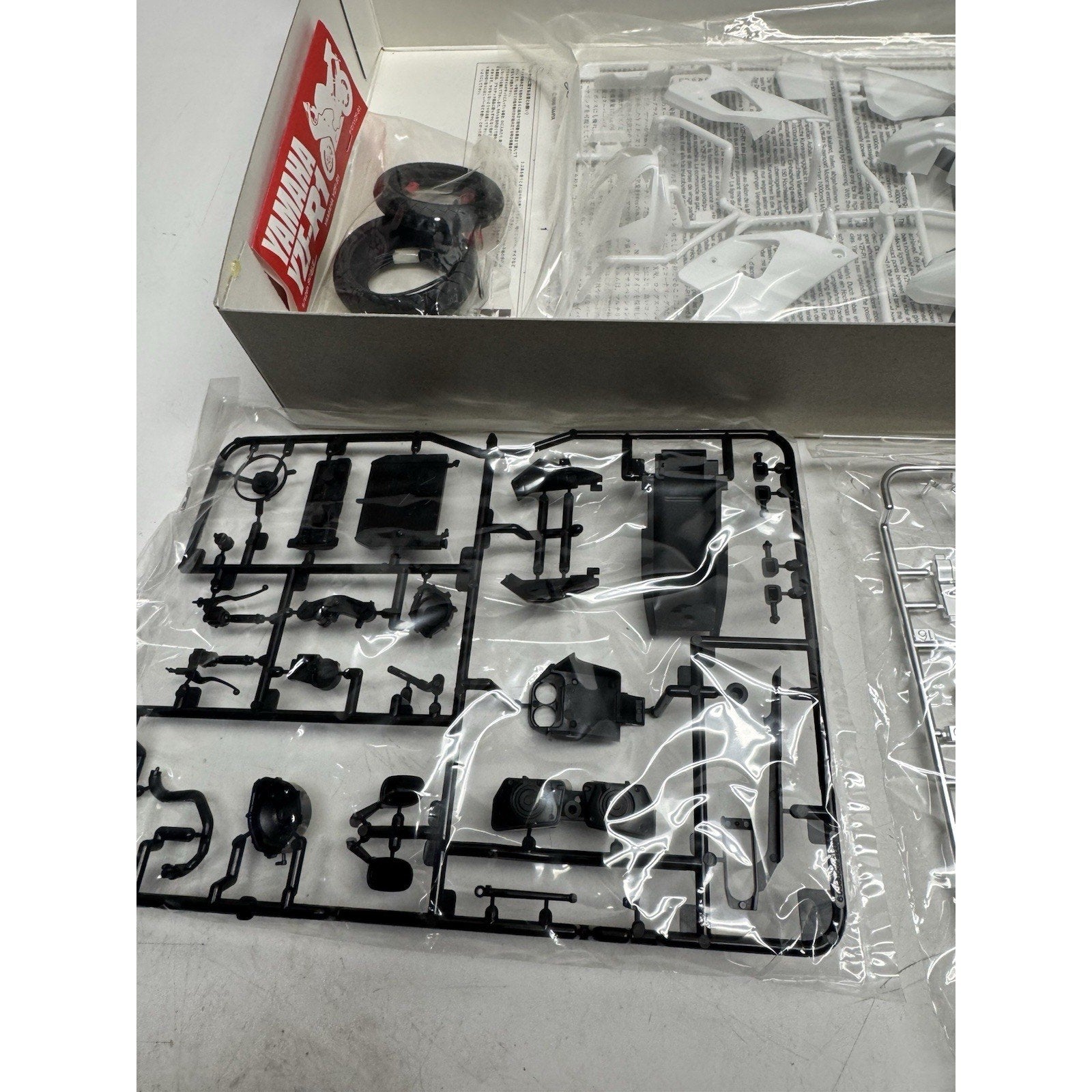 VINTAGE 1998 NOS Tamiya 1/12 Scale Model Motorcycle Kit Yamaha YZF-R1 #14073