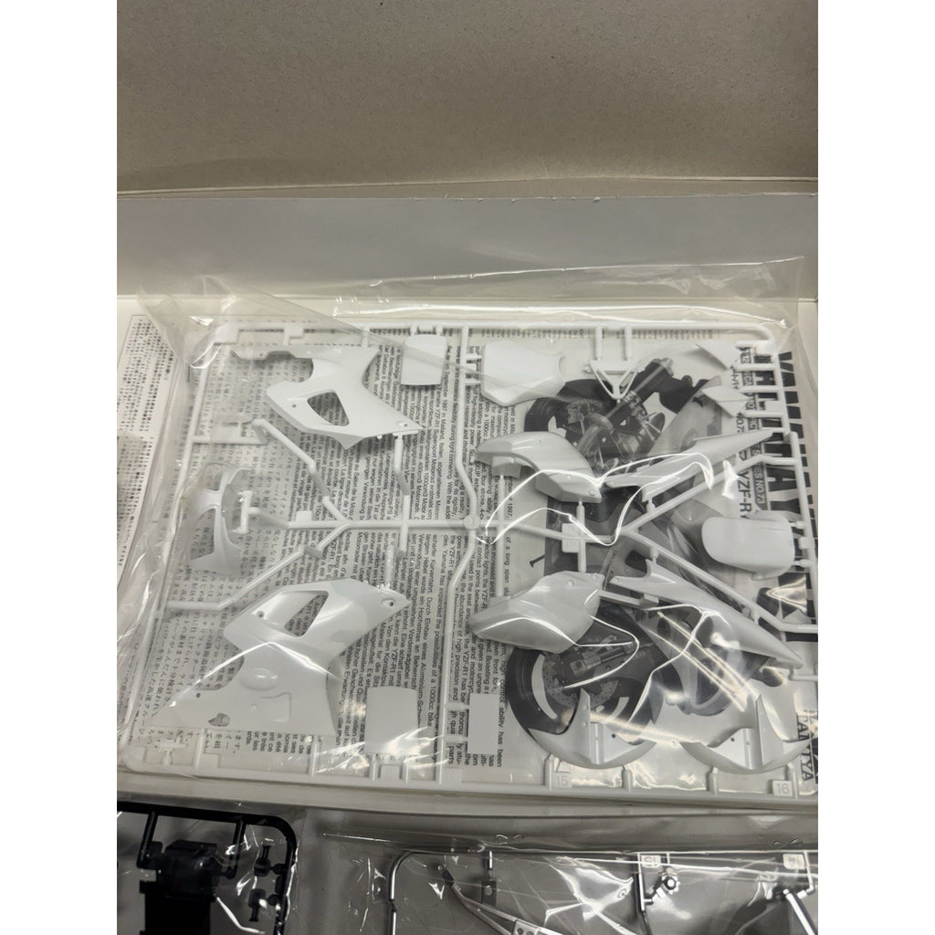VINTAGE 1998 NOS Tamiya 1/12 Scale Model Motorcycle Kit Yamaha YZF-R1 #14073