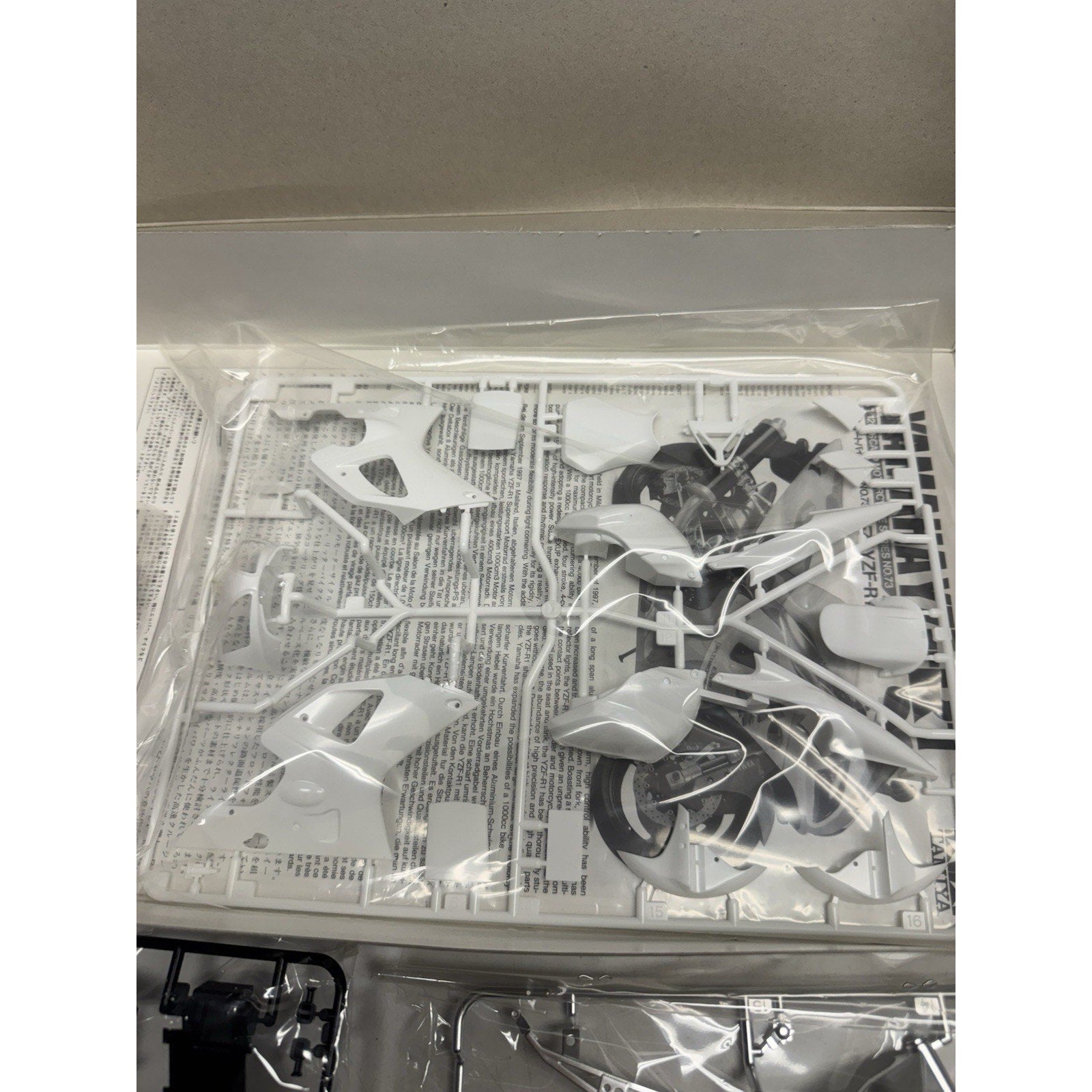 VINTAGE 1998 NOS Tamiya 1/12 Scale Model Motorcycle Kit Yamaha YZF-R1 #14073