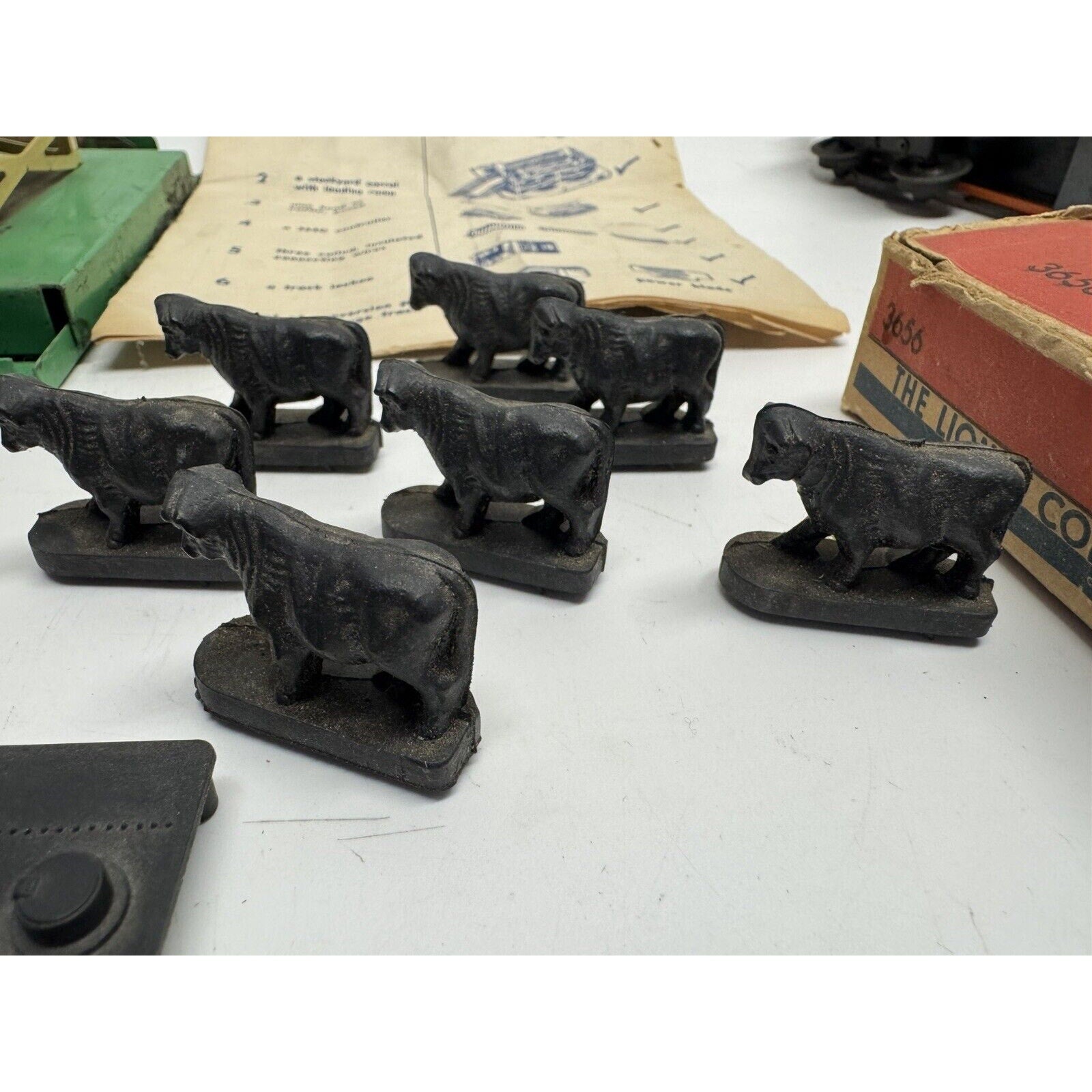 VINTAGE Lionel Operating 3656 Stockyard Working Set W/Car, Cows, Manual