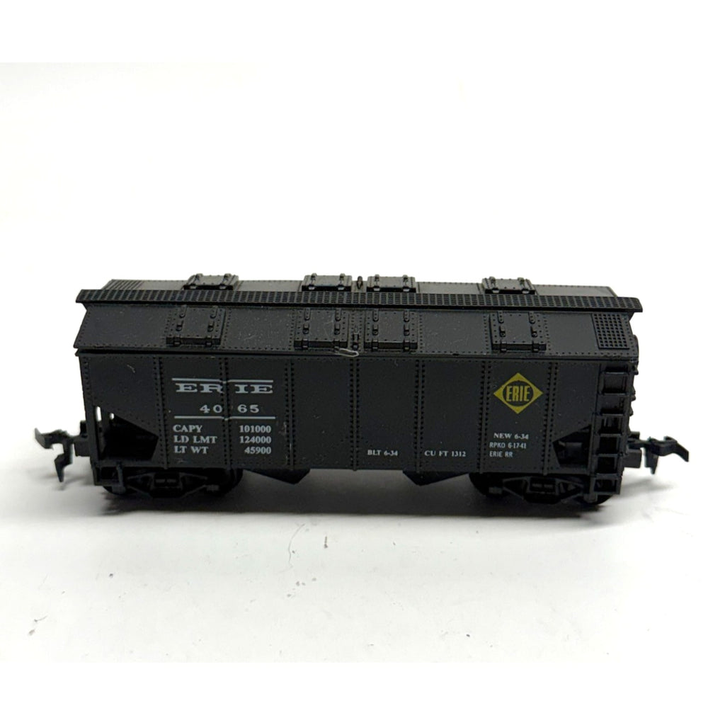 Vintage Life Like HO Erie 2-Bay Covered Hopper Car # 4065 Model Freight Train