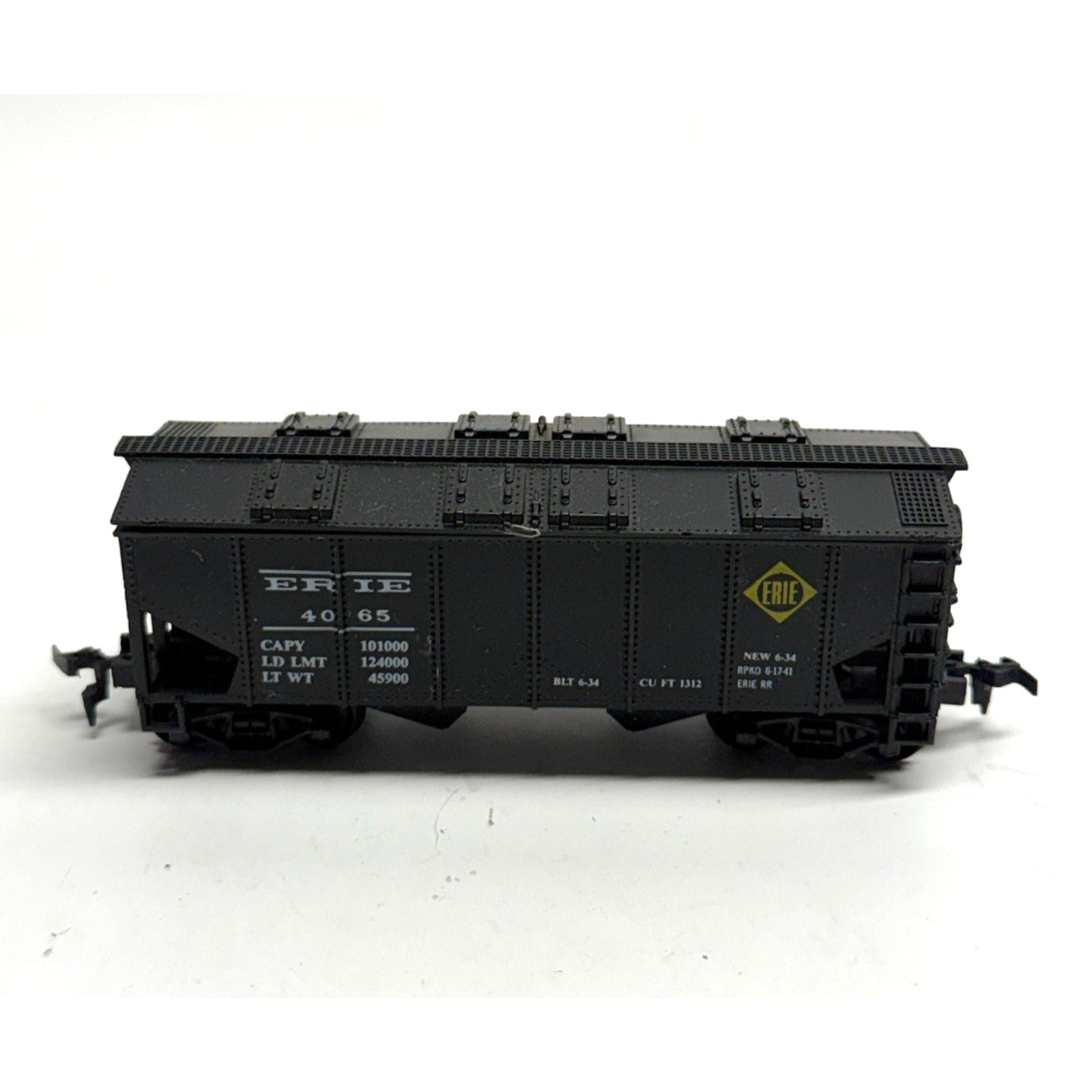 Vintage Life Like HO Erie 2-Bay Covered Hopper Car # 4065 Model Freight Train