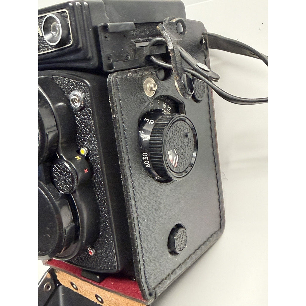 VINTAGE Yashica Mat 124 G Medium Format TLR With Case ~~ Pristine Condition