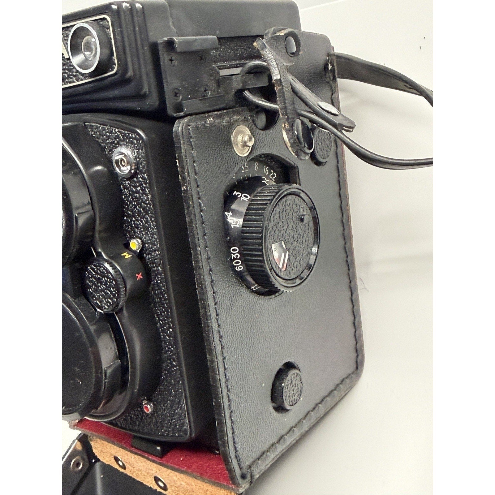 VINTAGE Yashica Mat 124 G Medium Format TLR With Case ~~ Pristine Condition