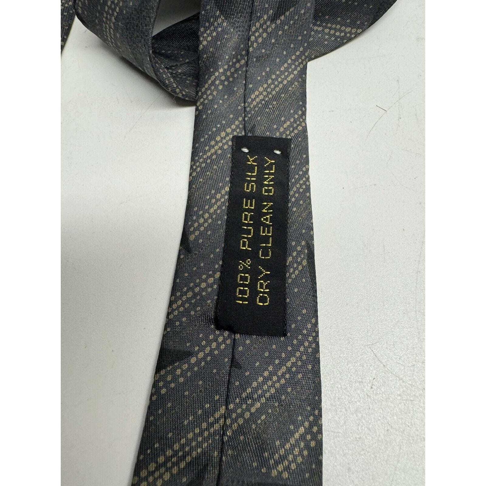 VINTAGE GIORGIO ARMANI NECKTIE 100% SILK Made in ITALY Gray w/Square Logo