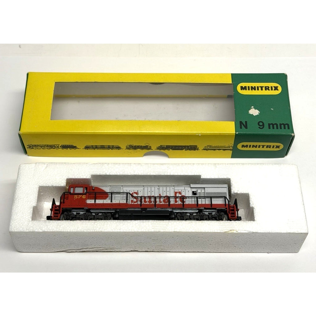 Vintage NOS Minitrix N Scale 51 2006 00 Santa Fe Diesel Locomotive #576