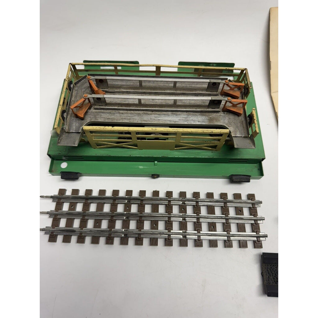 VINTAGE Lionel Operating 3656 Stockyard Working Set W/Car, Cows, Manual