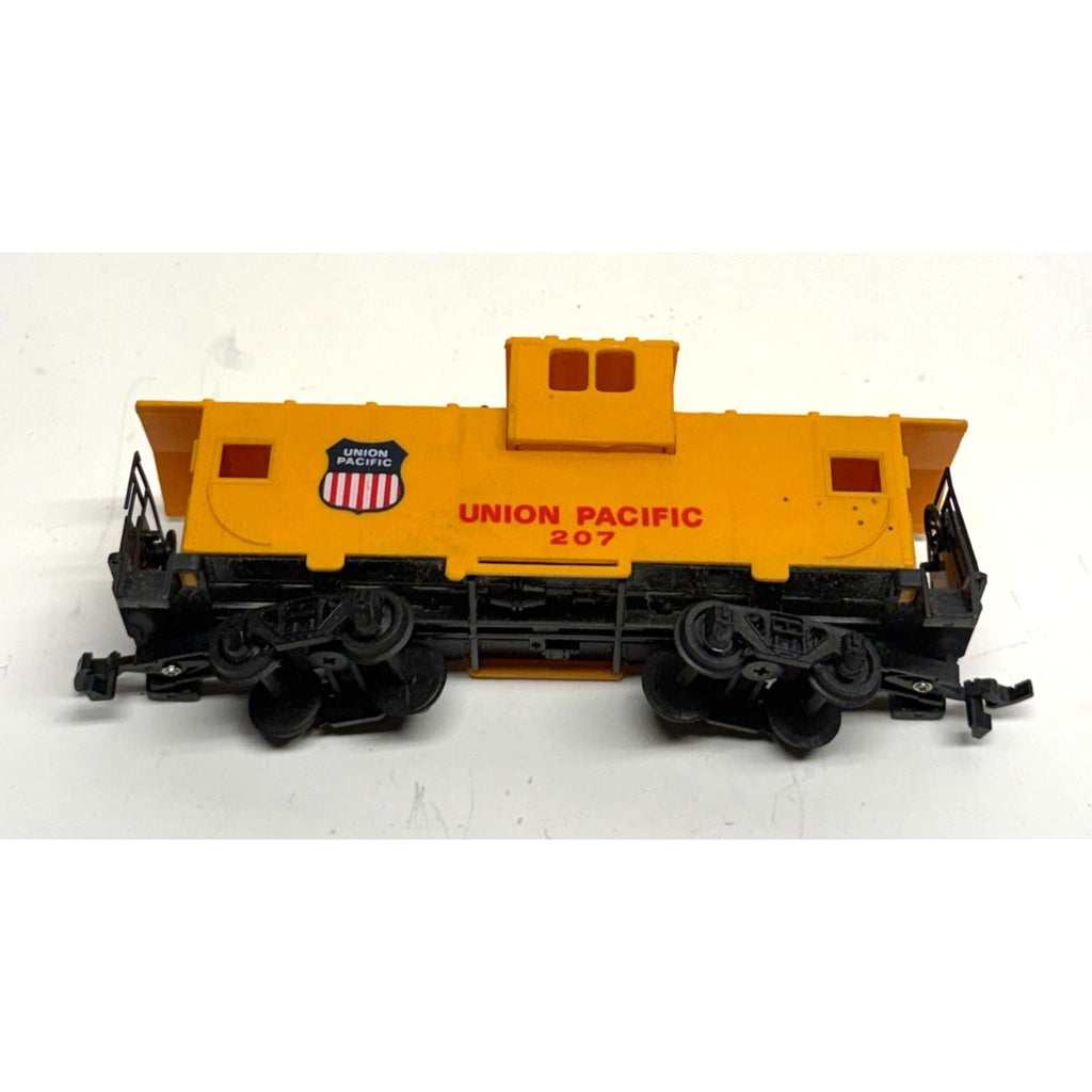 Vintage Bachmann HO Scale 5 Union Pacific 207 Yellow Caboose New