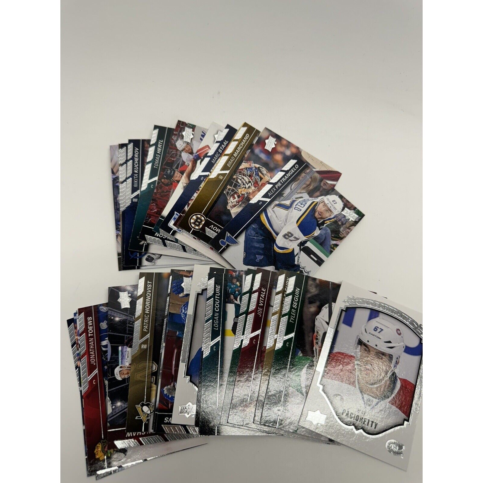 2015-16 Upper Deck Hockey Series 1 one Hobby Box : 178 Cards