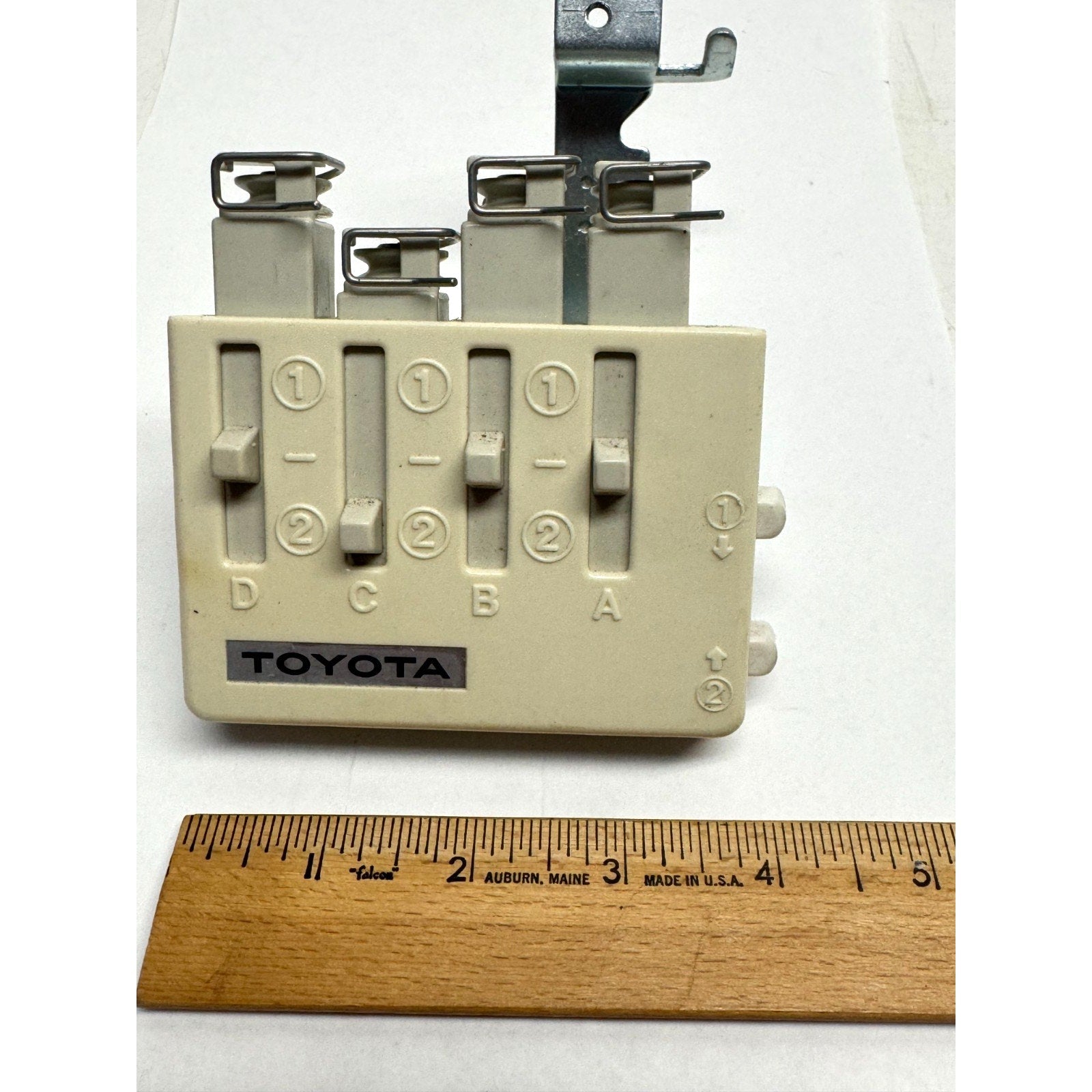 Vintage OEM GENUINE TOYOTA FUSIBLE LINK BLOCK Assembly