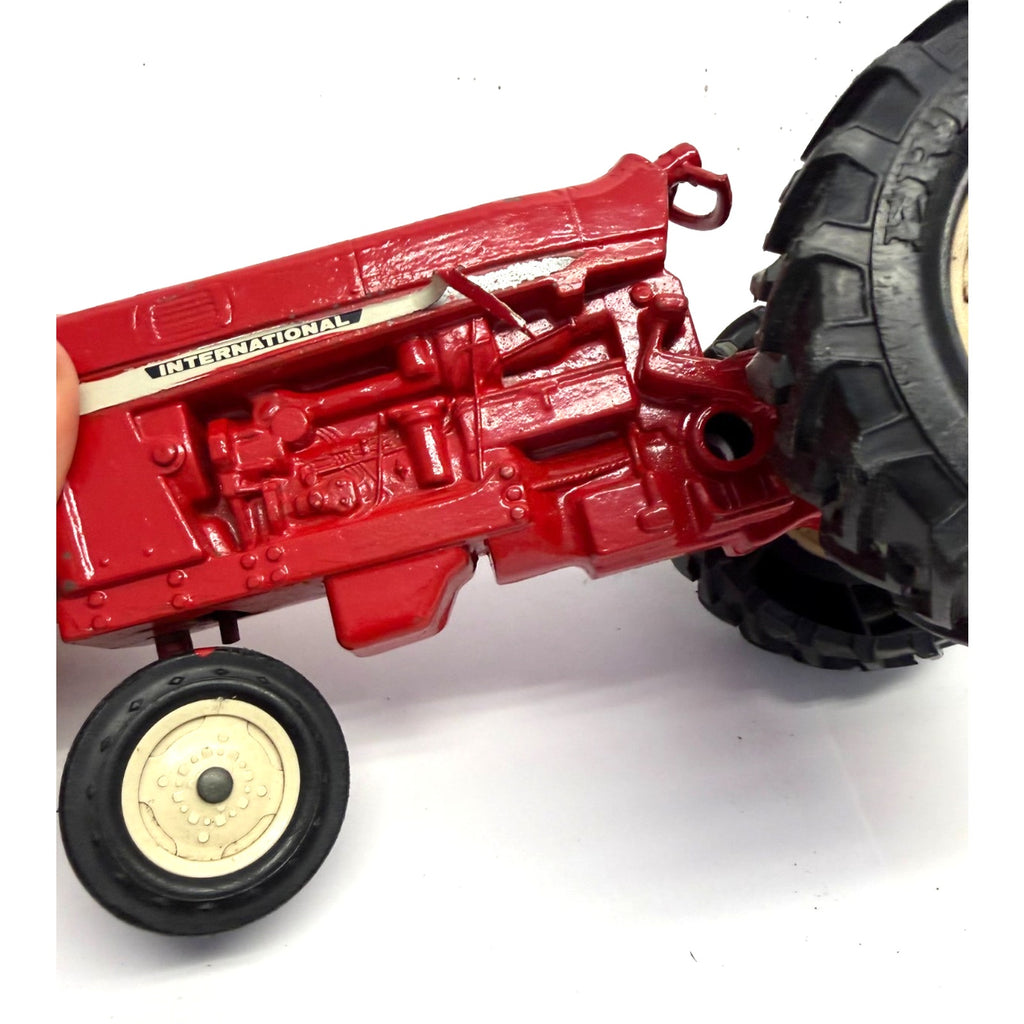 Vintage Ertl Diecast 1/16 Scale Red International Narrow Front Tractor