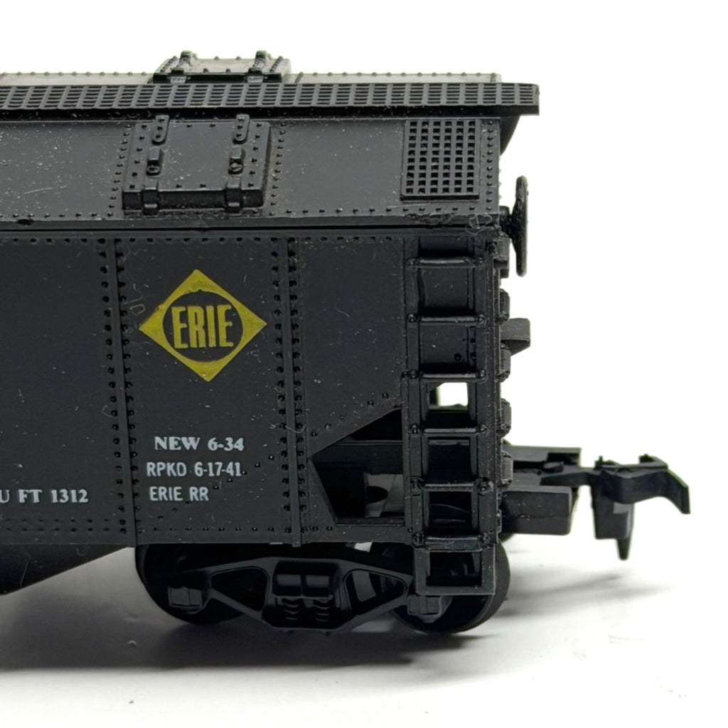 Vintage Life Like HO Erie 2-Bay Covered Hopper Car # 4065 Model Freight Train