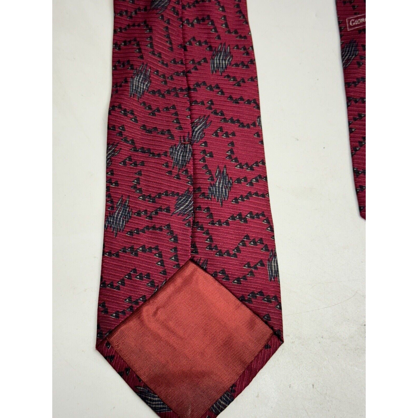 VINTAGE GIORGIO ARMANI NECKTIE 100% SILK Made ITALY Red/Gray
